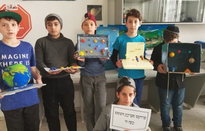 בשיעור מדעים התחלנו ללמד על מערכת השמש והרי לכם היצירות המדהימות של התלמידים החרוצים!