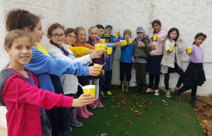 כיתה ג' בשיעור מדעים למדנו על הפיכה מנוזל למוצק. הכנו קרטיבים