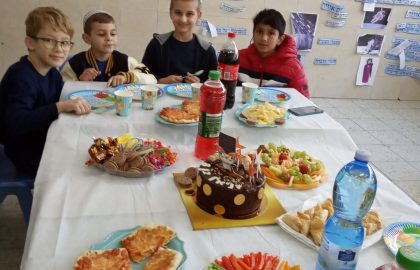 מזל טוב  לדניאל לוי מכיתה ג'  ליום הולדתו עד מאה ועשרים שנה .תודה מיוחדת לאמא של דניאל על הכיבוד המושקע!