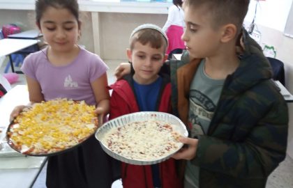 הכנו פיצה עם המורה חיה המהממת שלא מפסיקה לפנק את הילדים !