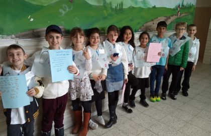 כיתה  ג' מצאה תרופה לקורונה .פיתחה תרופה חדשה חברונה, באהבת חברים ננצח את כל האויבים כשיש אהבה אין מחלה!