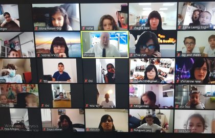 בעילית שובו קיימנו טקס יום הזיכרון בהשתתפות רב העיר הרב יוסף שיינין שנשא דברים נרגשים לילדים למורים וגם להורים שהשתתפו בטקס בזום הרב ביקש מהילדים לעשות מעשה טוב לעילוי נשמת החיילים הקדושים. הילדים כיבדו את הטקס כראוי.