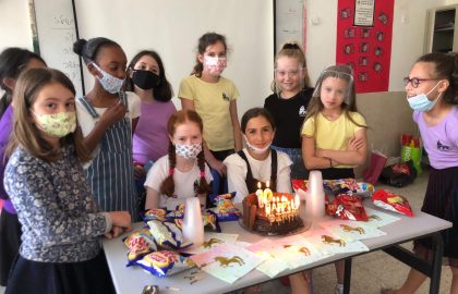 מזל טוב ילדים יקרים!שנים יפות ושמחות – גם עם מסכות יש חגיגות .יונתן אביתר איתי ונויה ברכות מכולנו!