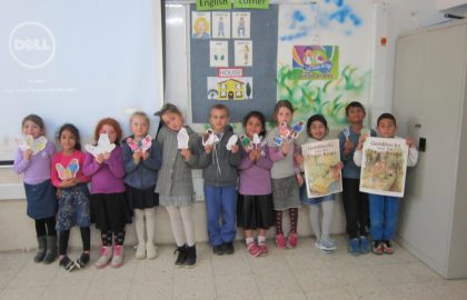 שיעור אנגלית בכיתה א' למדנו את הסיפור goldiloks and the three bears