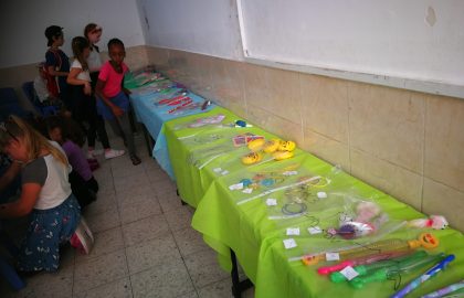 הגרלה.מכירה סינית! סיום כיתה ג'!  כל ילד קנה כרטיס הגרלה לפי השטרות שהיו לו .