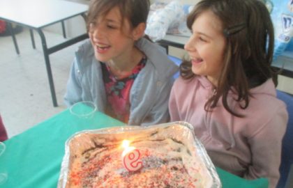 בכיתה ג' חגגנו יום הולדת לשני ולליזה מזל טוב! ברכות ואיחולים לחיים מאושרים!