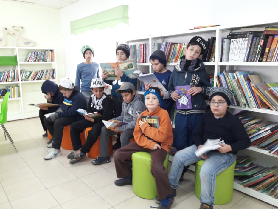 מאריכים את תולעת הספרים