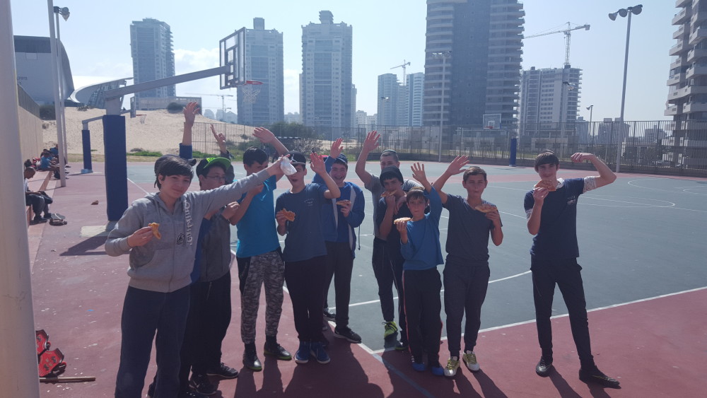 ילדי ביה"ס יצאו ליום מהנה ומאתגר בפארק אשדוד ים הם נהנו מאד מיום חוויתי וגבוש חברתי לאחר תקופה של מאמץ למידה והצלחות.