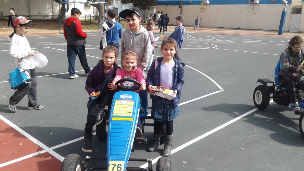 חגגנו יום הפניניג – שוק פורים הילדים טיילו ונהנו בין החדרים.