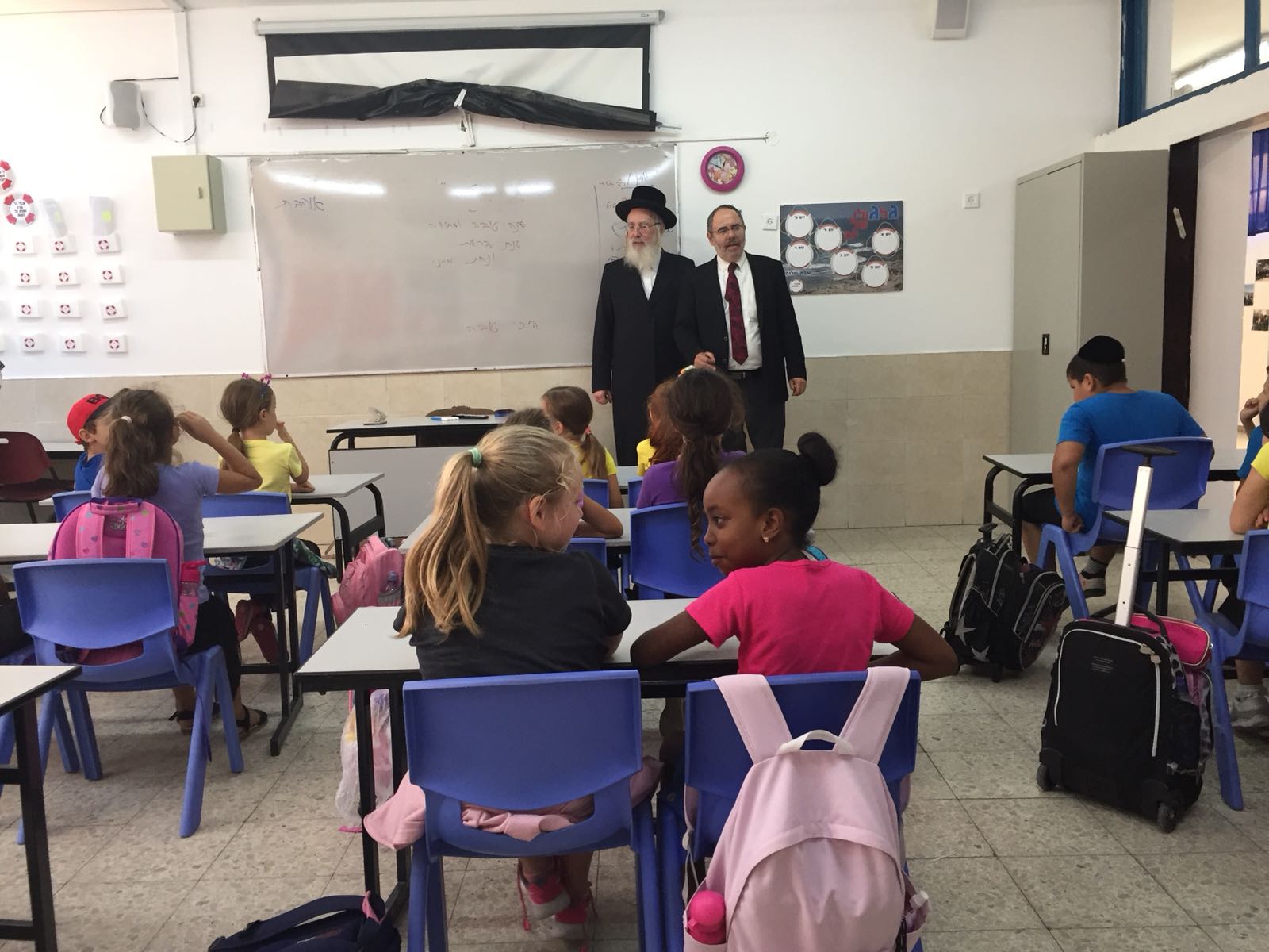 ביקור חבר כנסת הרב ישראל אייכלר בכיתות ביה"ס