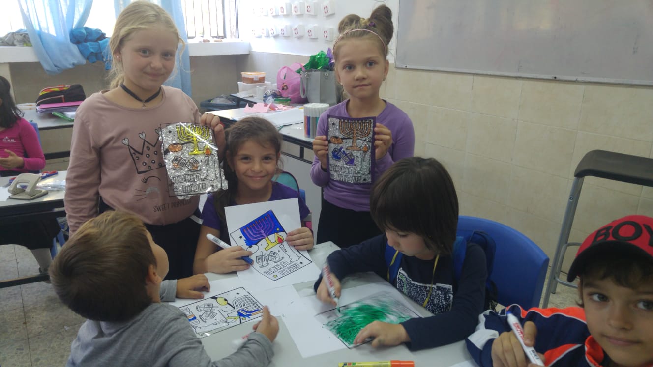 ילדי שובו החמודים נהנים בצהרון מכינים ש.ב ויוצרים עבודות נפלאות!.