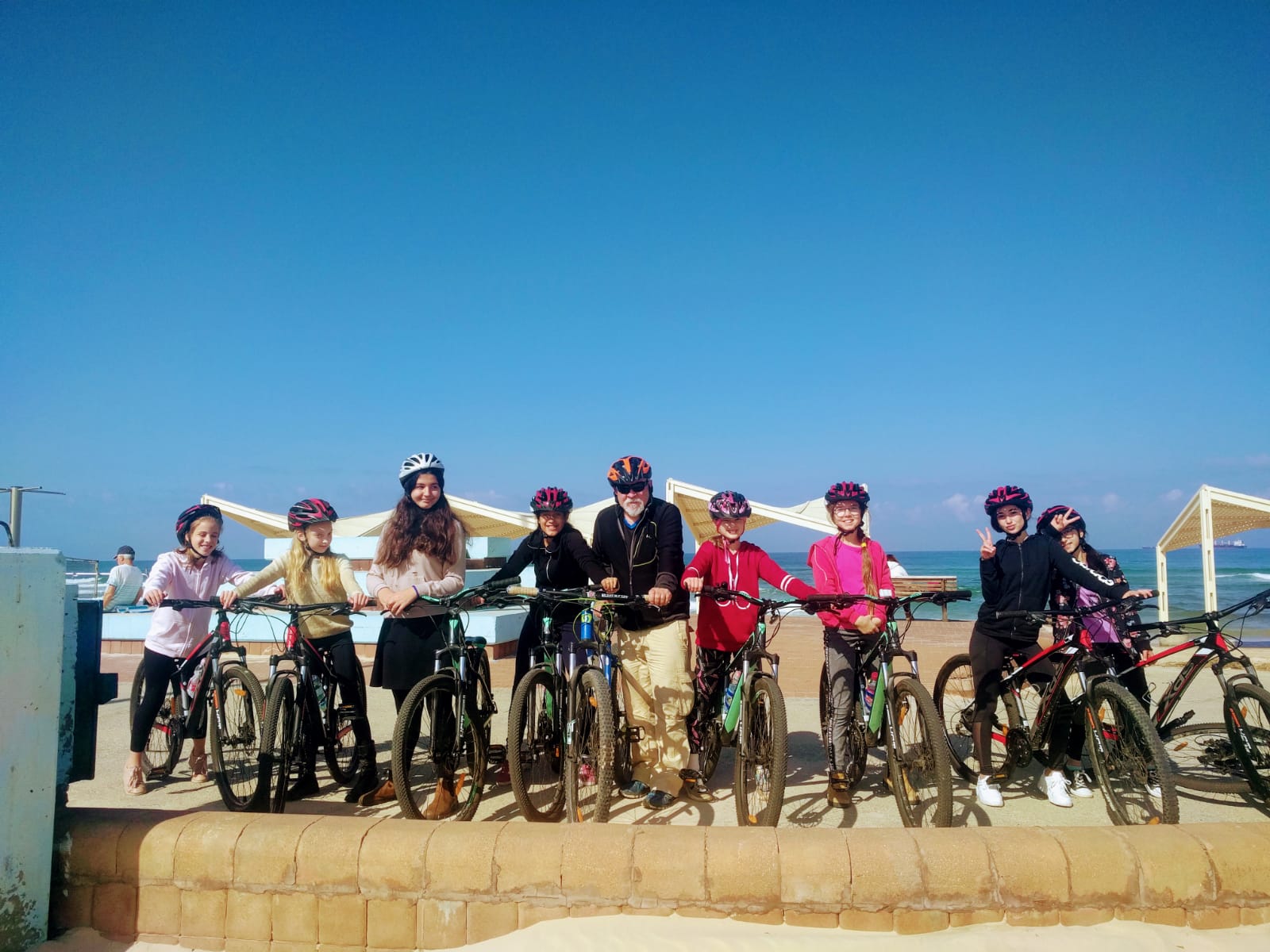 כיתה ה' במסלול אופניים. הילדים מתקדמים ונהנים .תודה מיוחדת למורה דויד.