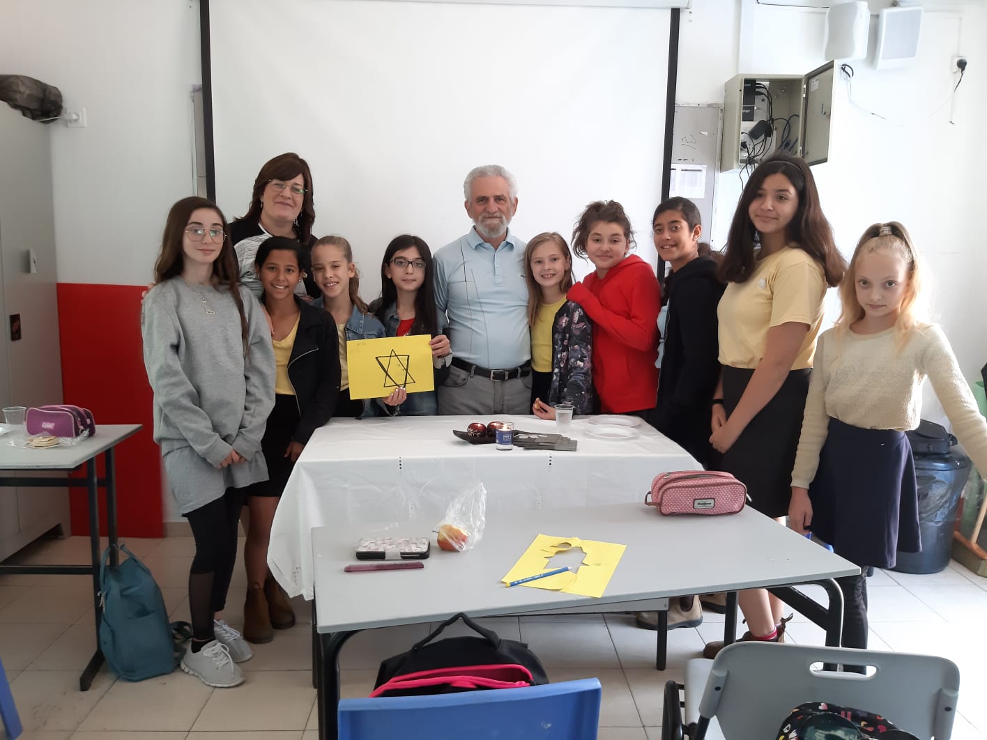 ביום שישי כח' באייר כיבד אותנו מר יעקוב פיטלסון סבא של פולינה תלמידת כיתה הו'2 בהרצאתו המרתקת על הבריחה מהפורט ה-9 בקובנה .שהוא היה ממארגניו..