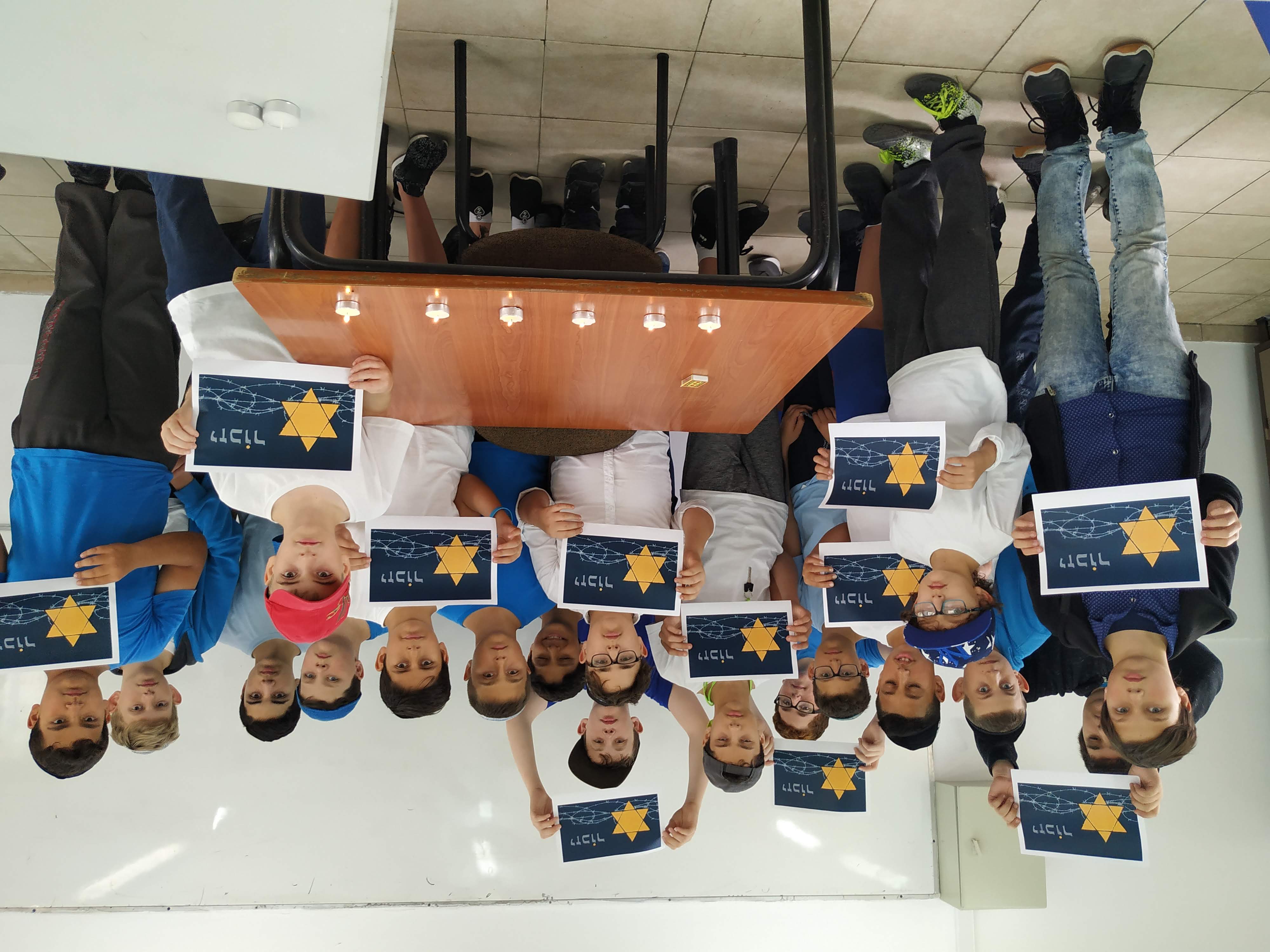 ערכנו טקס לציון יום הזכרון לשואה ולגבורה , בכיתות הגבוהות נעשו עבודות שורשים כדי להתחבר למורשת שהותירו אחריהם הנספים -יהי זיכרם ברוך!