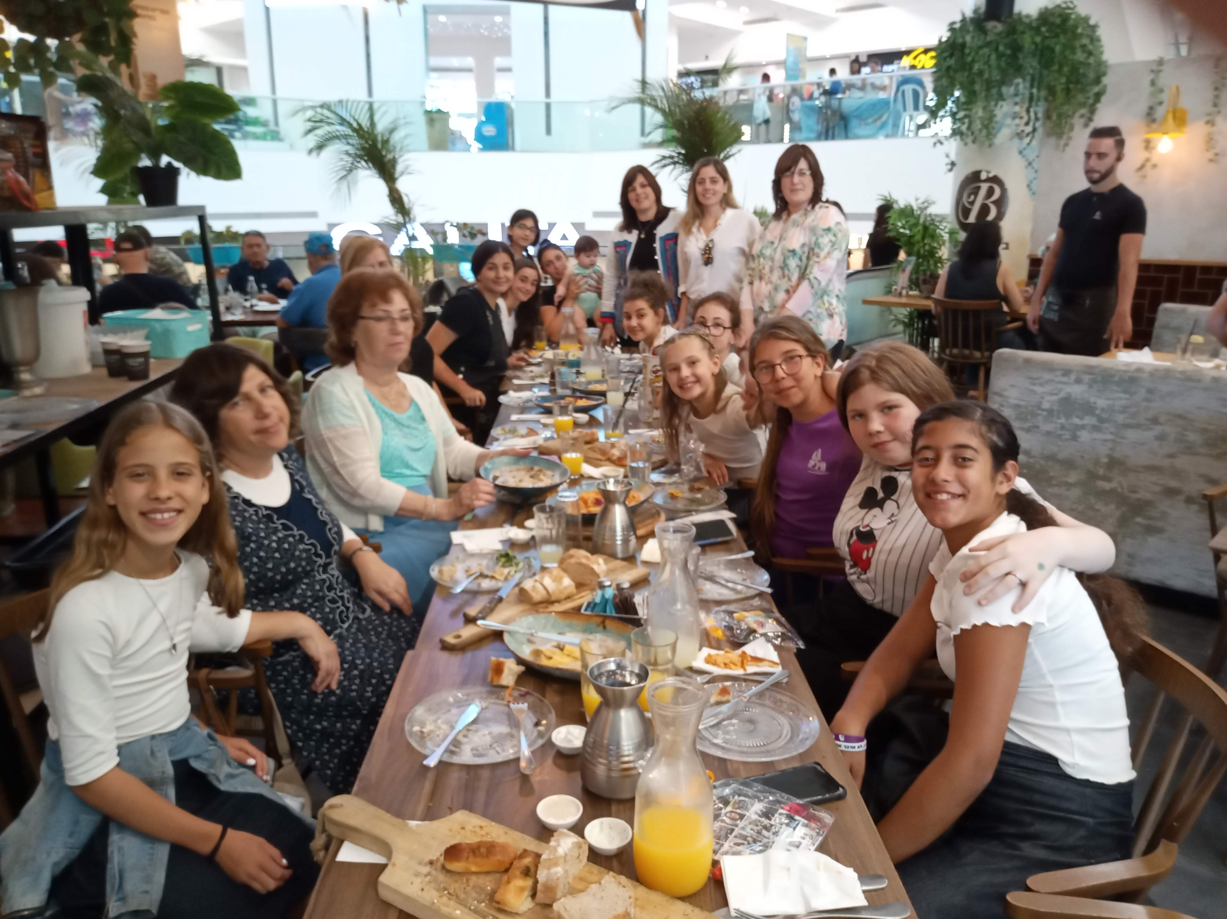 חגגנו סיום שנה במסעדה עם המחנכת והמנהלת, קשה לנו הפרידה !