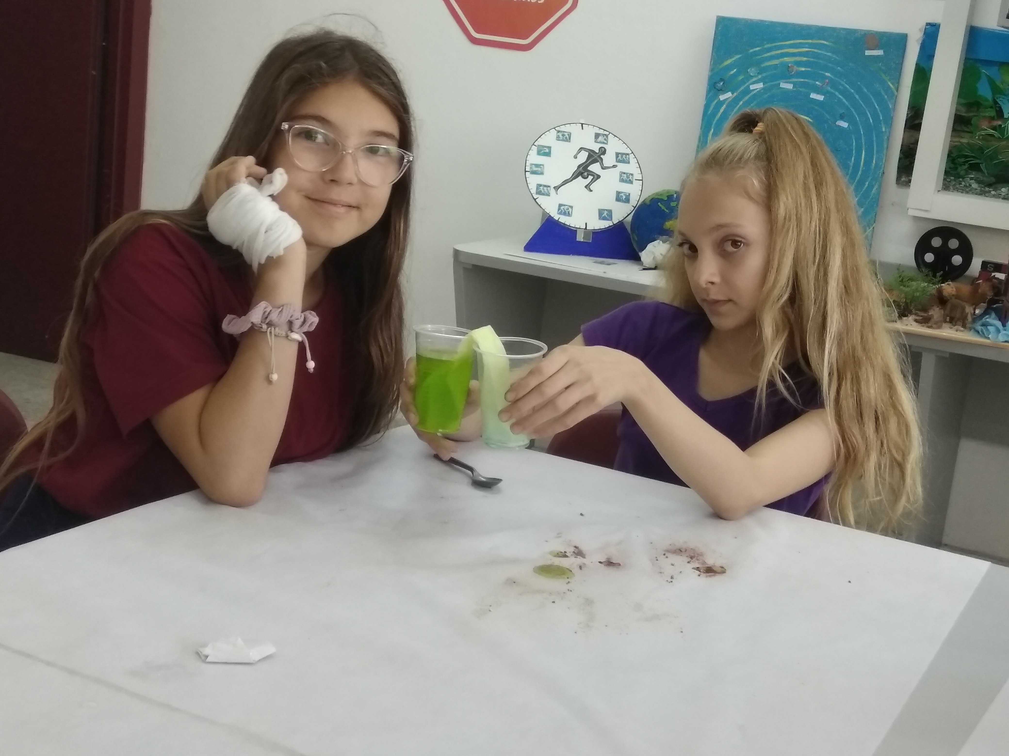 כיתה ו'2 עושה חקר המים העוברים.
