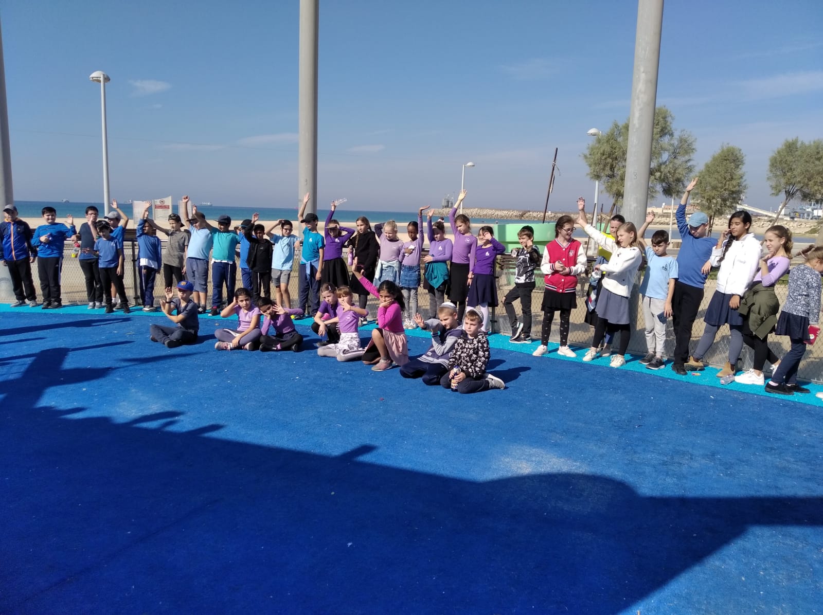 אורח באשדוד-תלמידי כיתות ג'-ו' יצאו לצפות בפלמינגו שנחת כאן.- הילדים בכיתה למדו על הפלמינגו תופעת נדידת הצפורים ויצאו לחוות במציאות וחזרו מלאי הנאה!