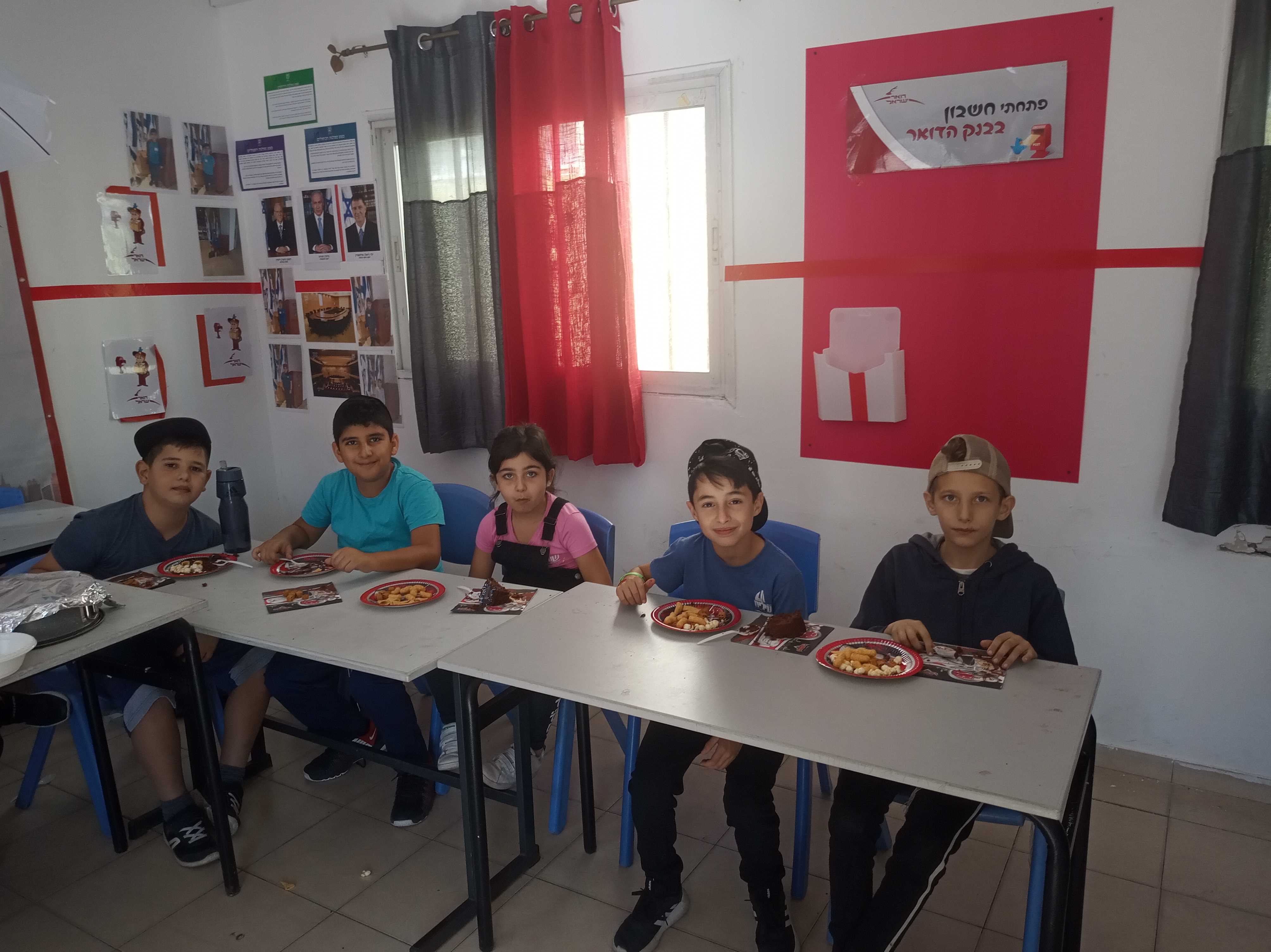 מזל טוב לדני פרסיץ מכיתה ד'1 ליום הולדתו .גם נועה מינגוב הבת דודה שותפה לחגיגה עמו"ש!