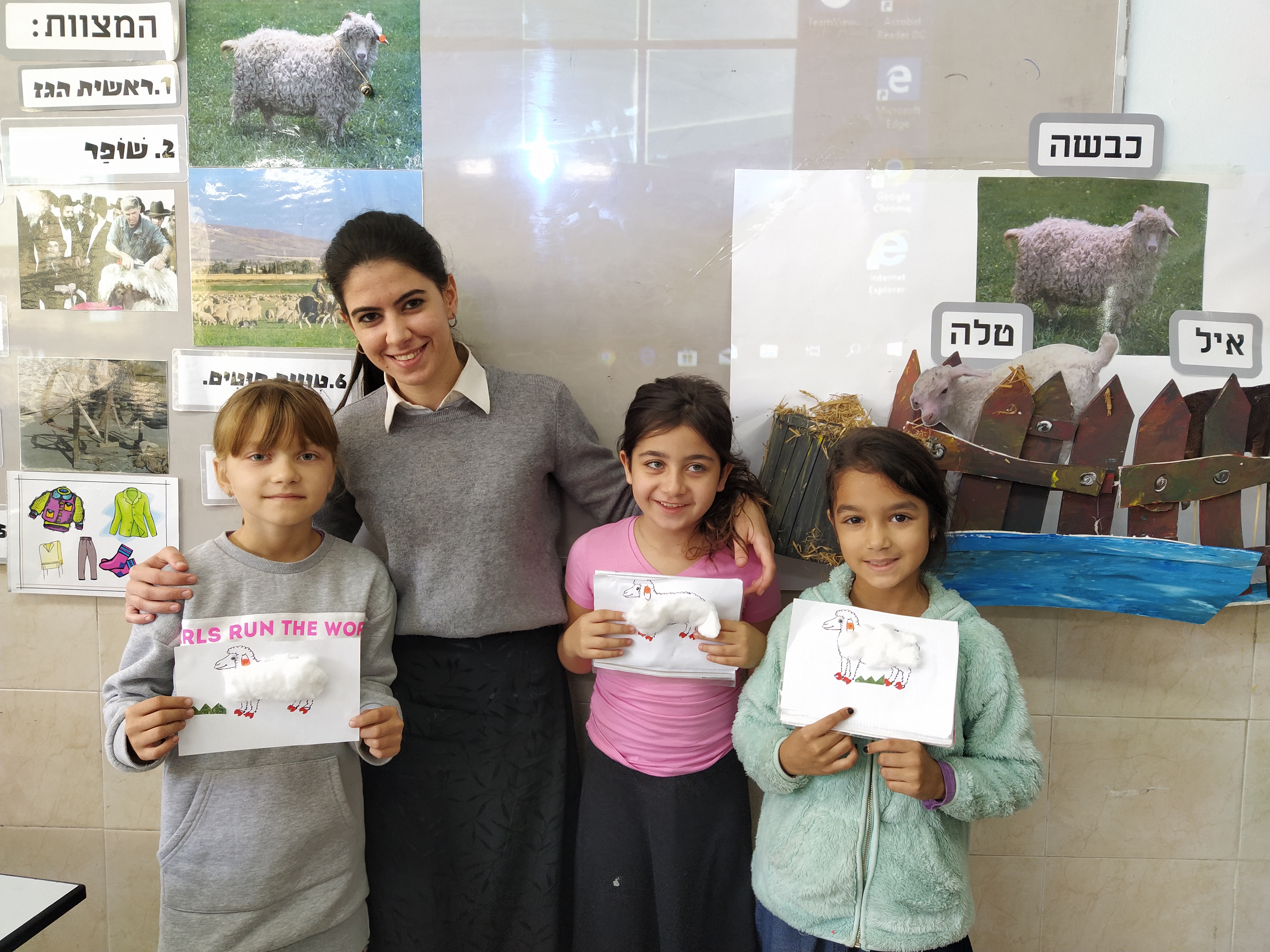 כיתה ג' "סיירו במושב" בשיעור מדעים והכירו את משפחת הכבשים. אפילו יצרו במחברת כבשים