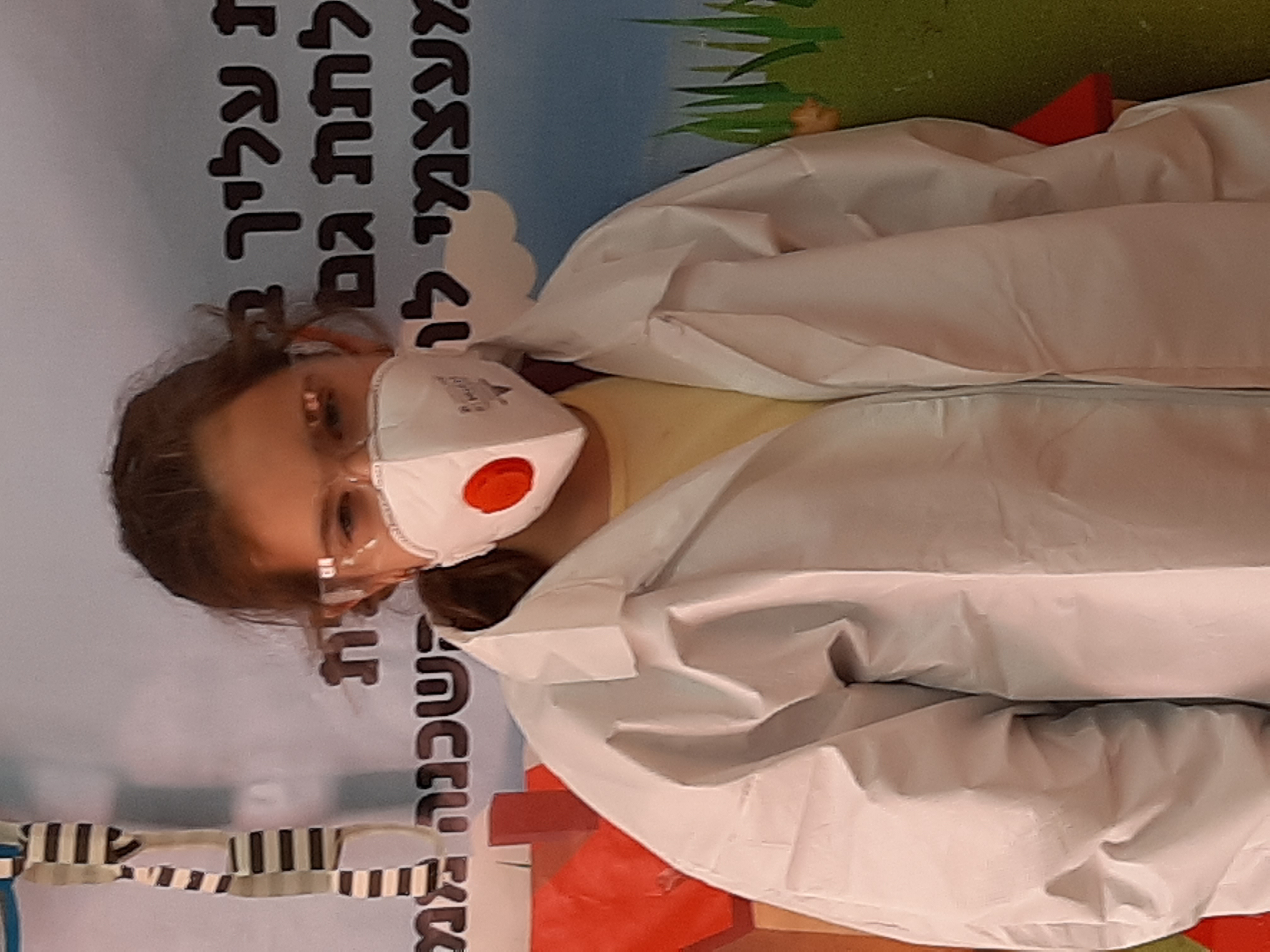 תודה לאבא של סיגל סמסונוב שלימד אותנו על יצור טילי חץ ניסינו להיכנס לחליפות המגן של העובדים ביצור טילי החץ לאחר הרצאה מרתקת.