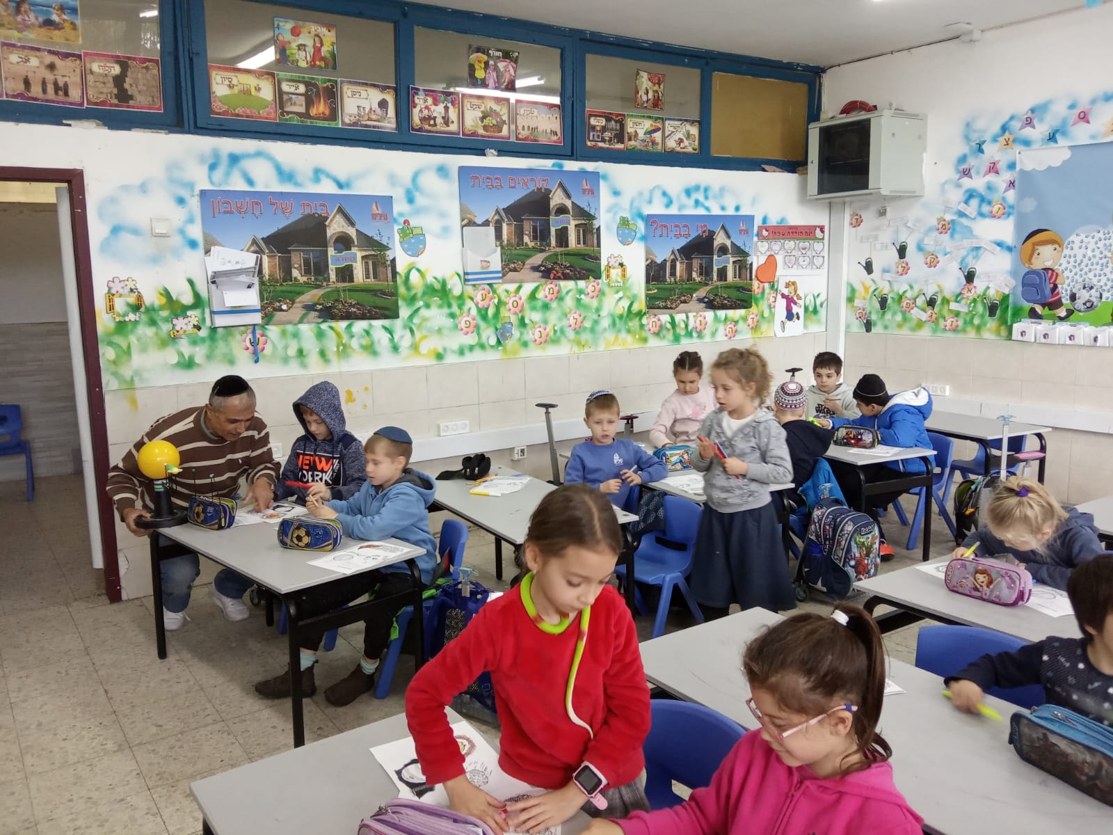 האמנתם שהילדים שלכם ילמדו אסטרונומיה ,זהו! אצלנו בעילית שובו לומדים אסטרונומיה מכיתה א'  הילדים גילו ידיעות נהדרות!