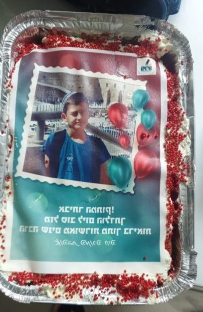 בזמן הקורונה אביתר מכיתה ד'1 חגג יום הולדת המורה חיה לא שוכחת ושולחת עוגה עם תמונה ואיחולי מזל טוב !