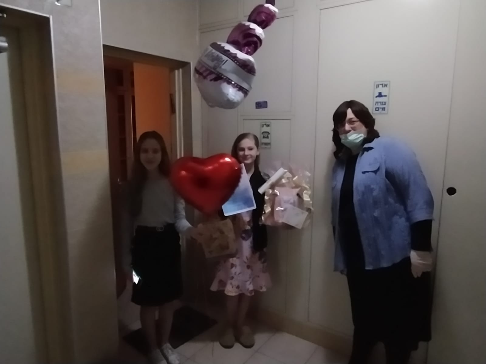 בת מיצוה לפולינה -חגגנו לפולינה בת מיצוה עם מצגת ברכות מדהימה מהצוות שלנו דרך הזום ונשלחה מתנה לביתה מהמנהלת והמורה שושי.
