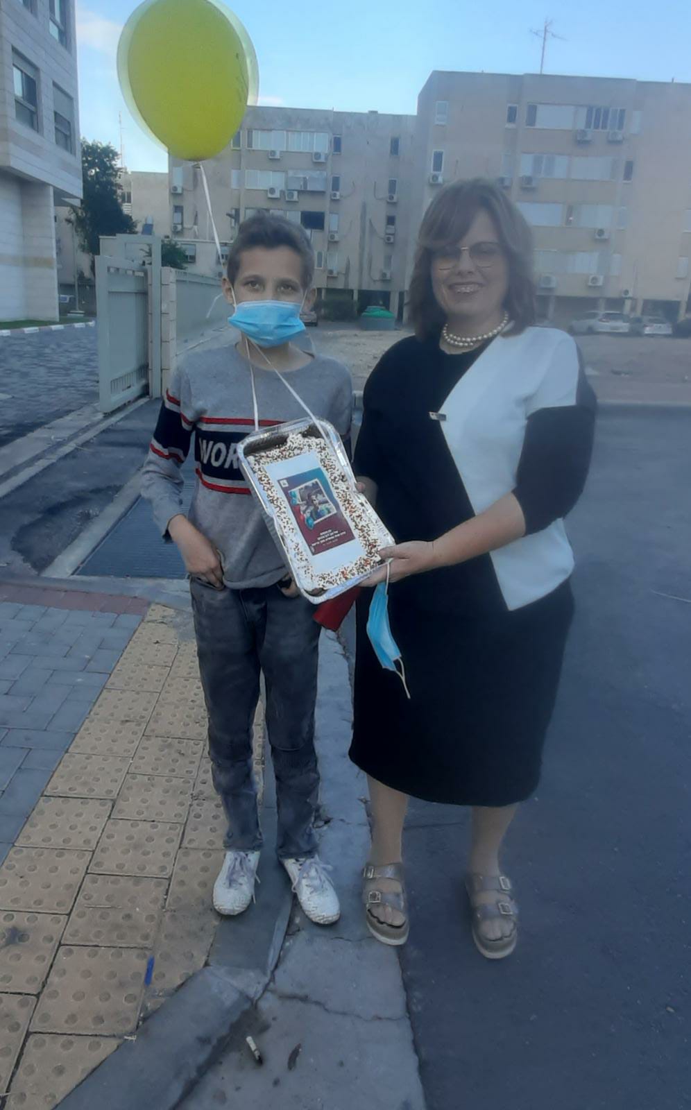 נתן ריף מזל טוב הולדתך .תודה למורה חיה שטרחה והכינה והביאה עד הבית עוגה !