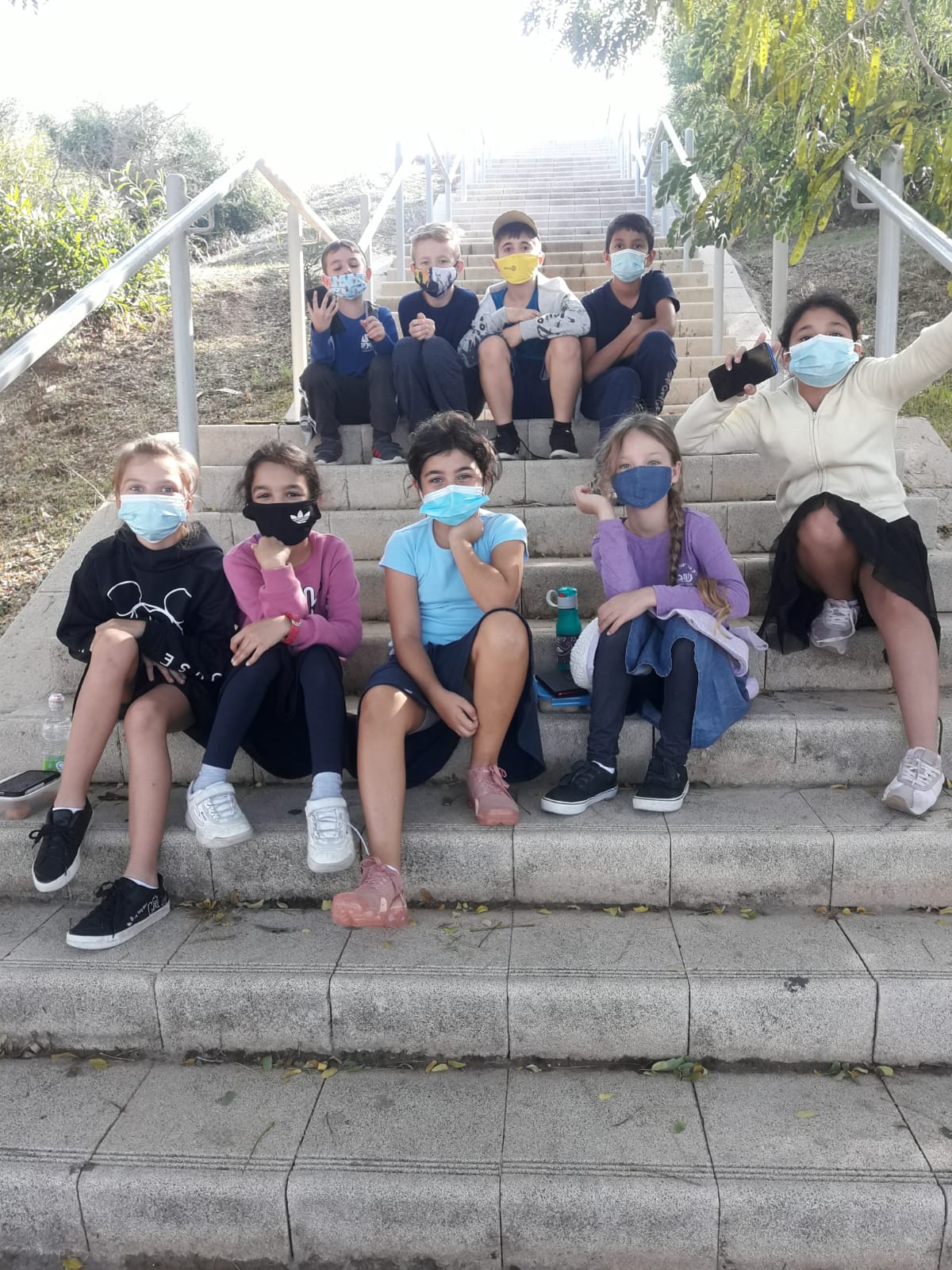 מידי פעם אנחנו יוצאים להתאוורר כמובן במסגרת ההנחיות והכללים ונהנים מאד.
