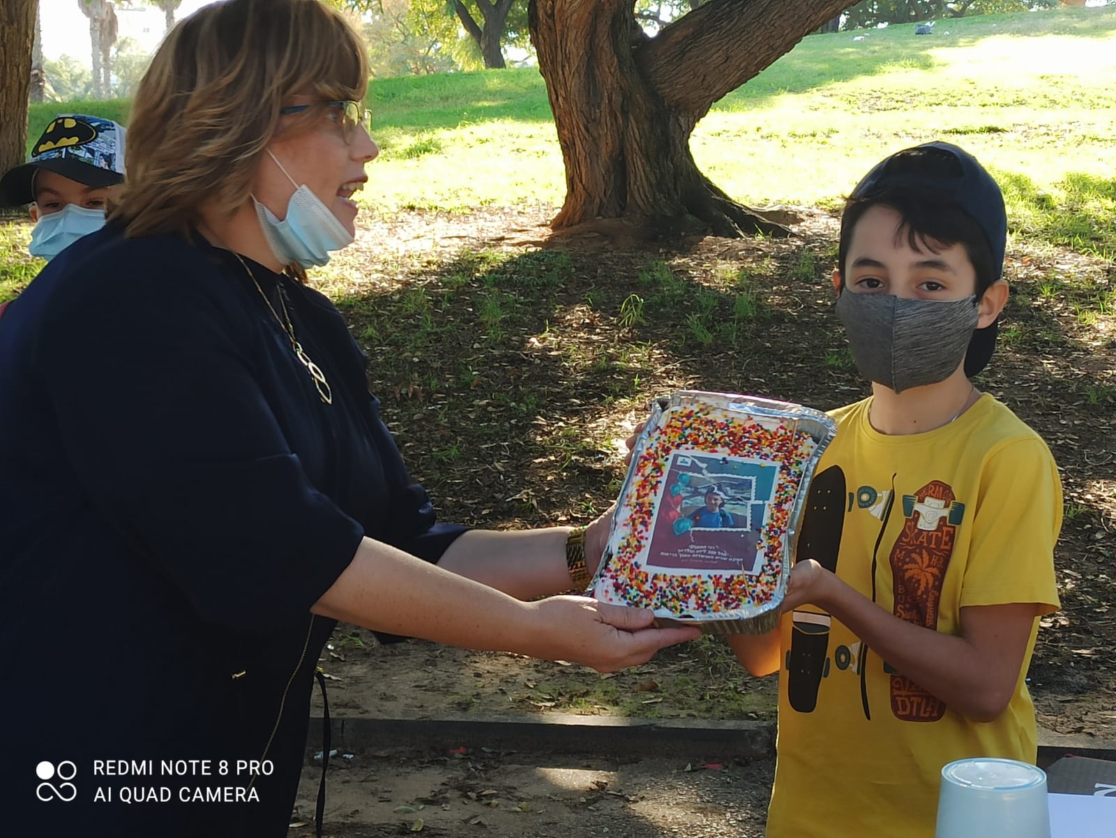 מזל טוב לדניאל פרסיץ מכיתה ה'1 התאספנו בשטח פתוח לחגוג לדני  תודה למורה חיה על העוגה המושקעת.