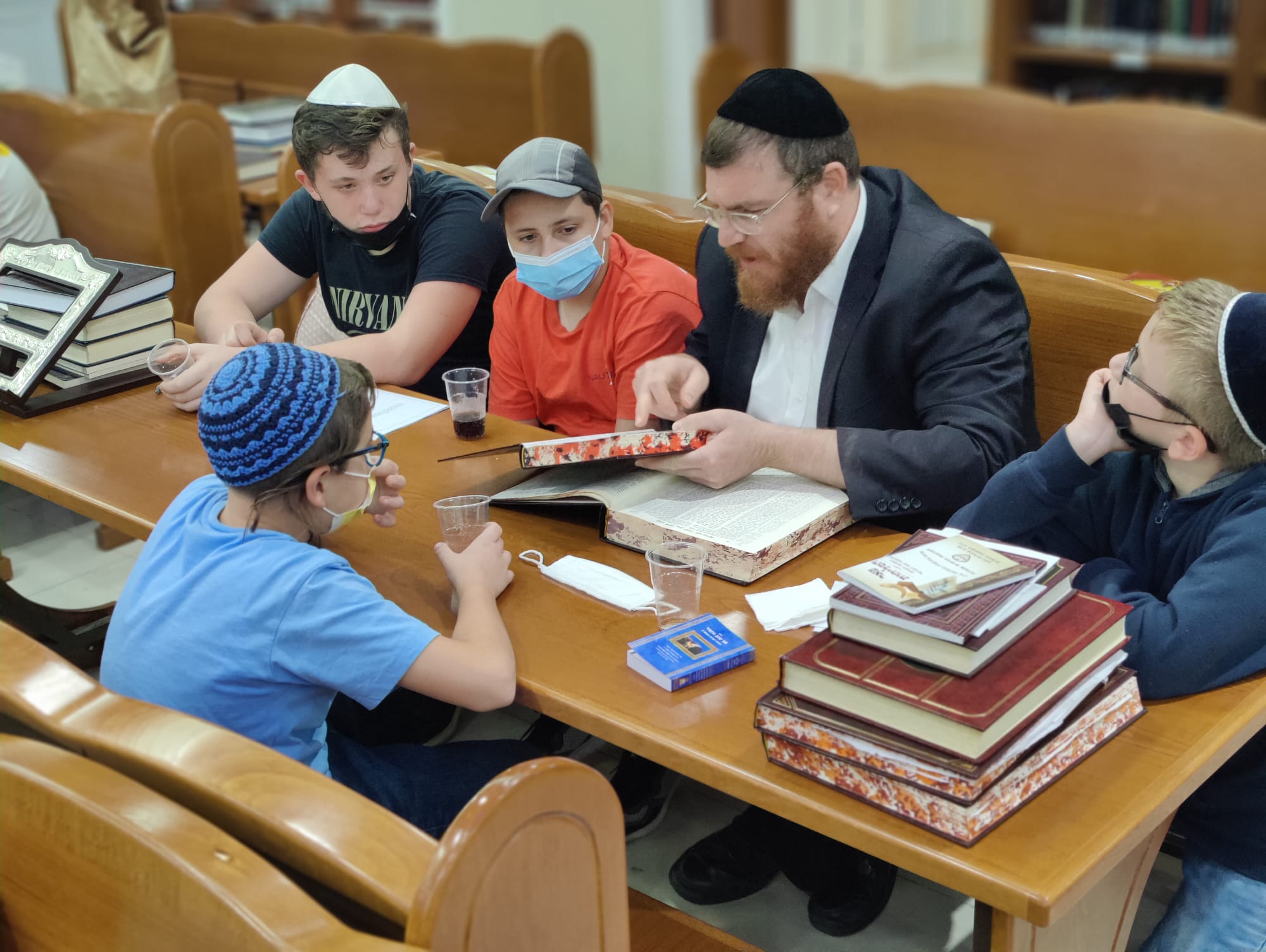 בית מדרש ברובע הסיטי בוגרי ביה"ס באים בימי רביעי ללמד גמרא-אשריכם!