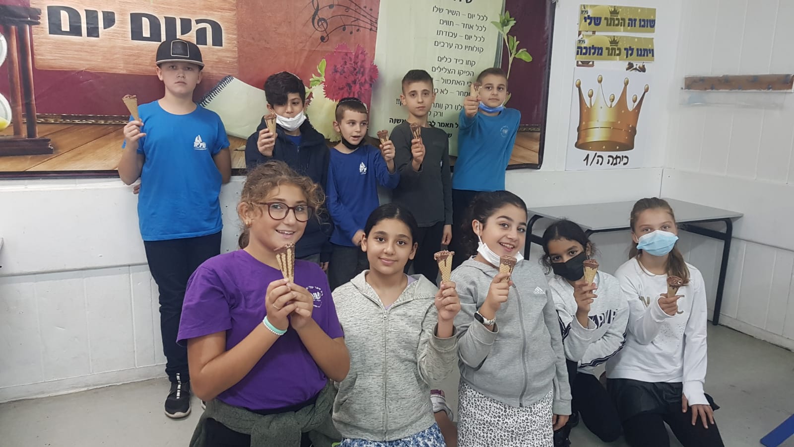 הגביע בידיים שלנו כיתה ה' זכתה .