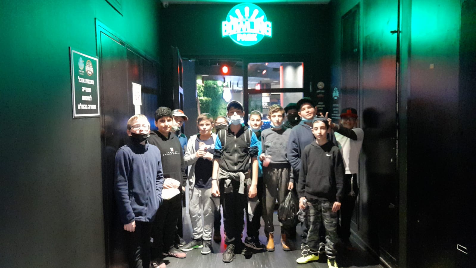 מצטיינים במחצית א' יצאו לבאולינג ,למדנו לשחק בכבוד והגינות החוויה הייתה משחררת ומגבשת בתקווה שהתלמידים אספו כח להתחיל במרץ את מחצית ב' -מסלול מס' 1 ניצח דניאל. מסלול מס'2 מנצח אברהם. תודה למחנכת המורה שושי על הביצוע!